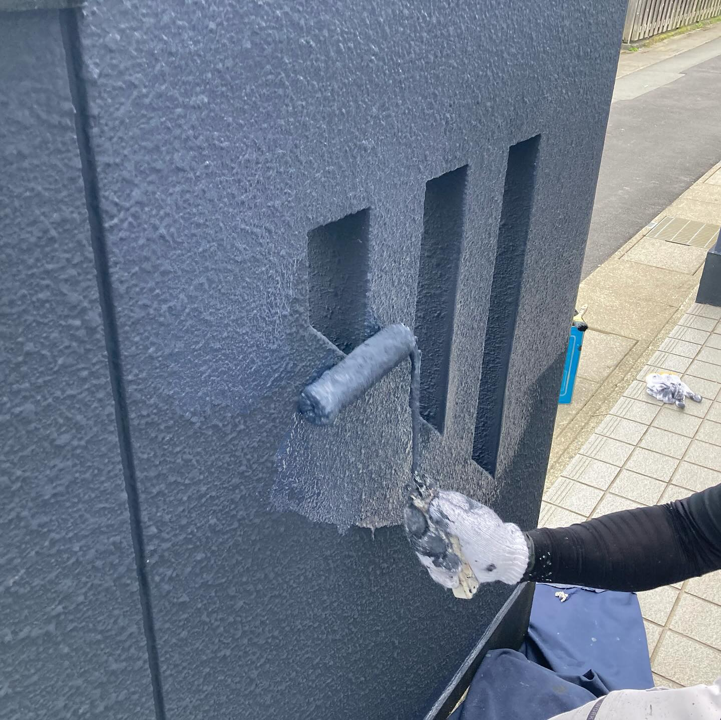 本日、伊勢市にあるＹ様邸の塀塗装が無事完成しました！🎉 