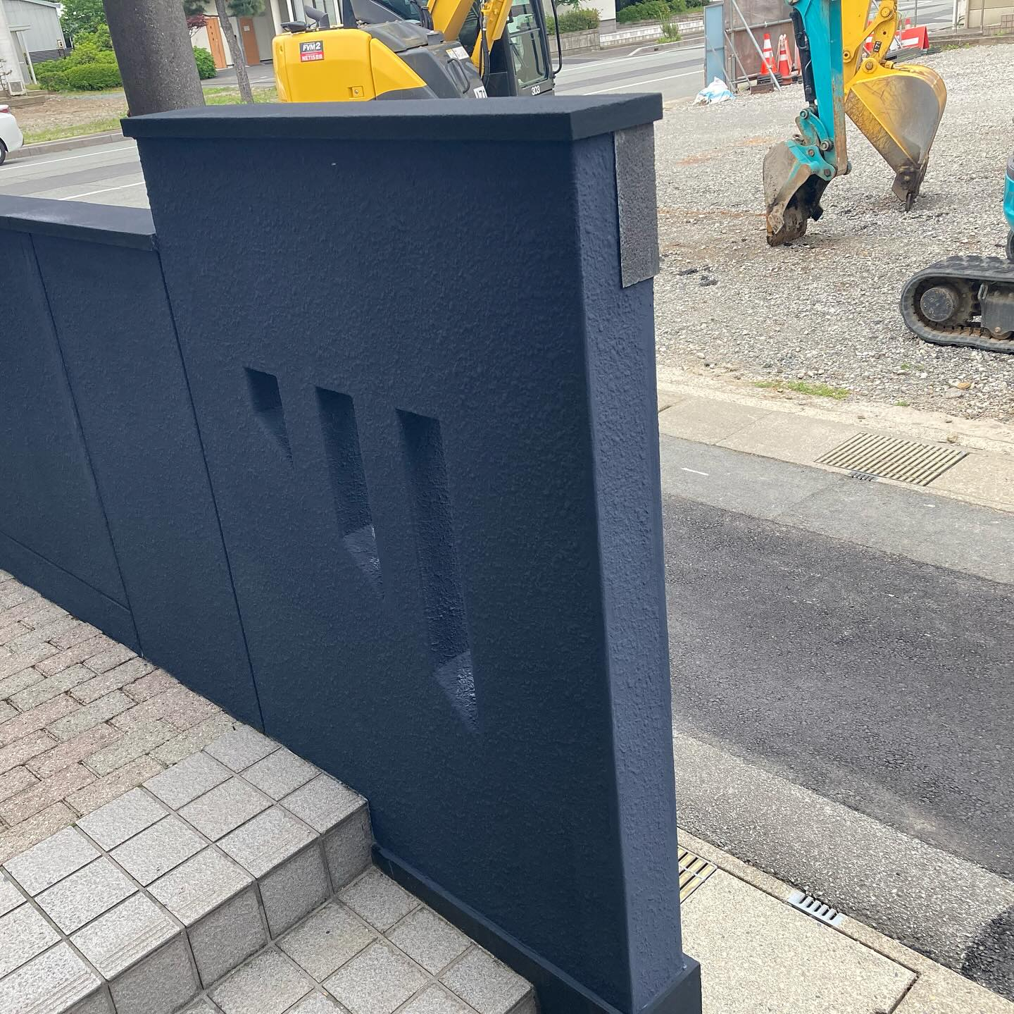 本日、伊勢市にあるＹ様邸の塀塗装が無事完成しました！🎉 