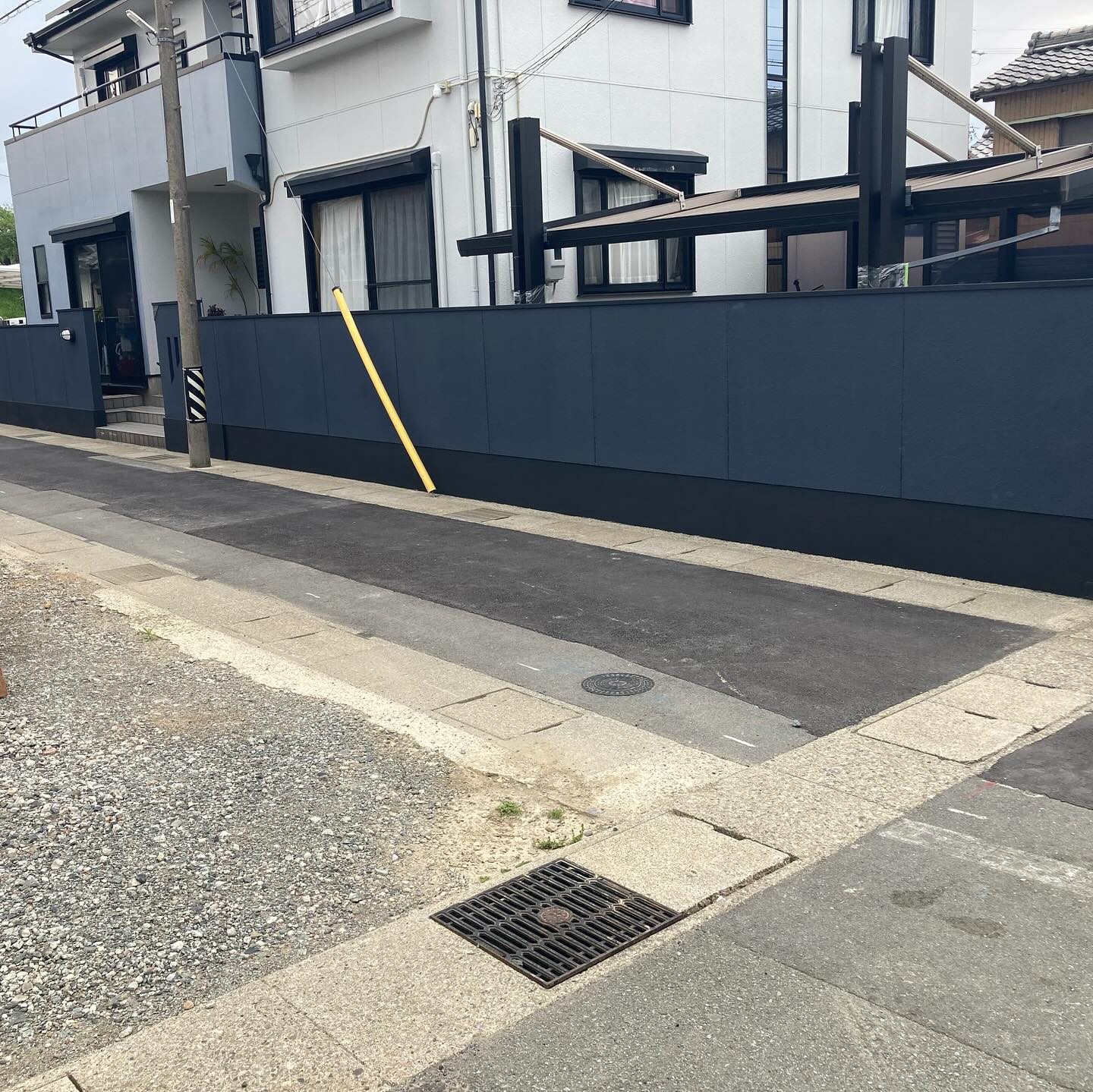 本日、伊勢市にあるＹ様邸の塀塗装が無事完成しました！🎉 