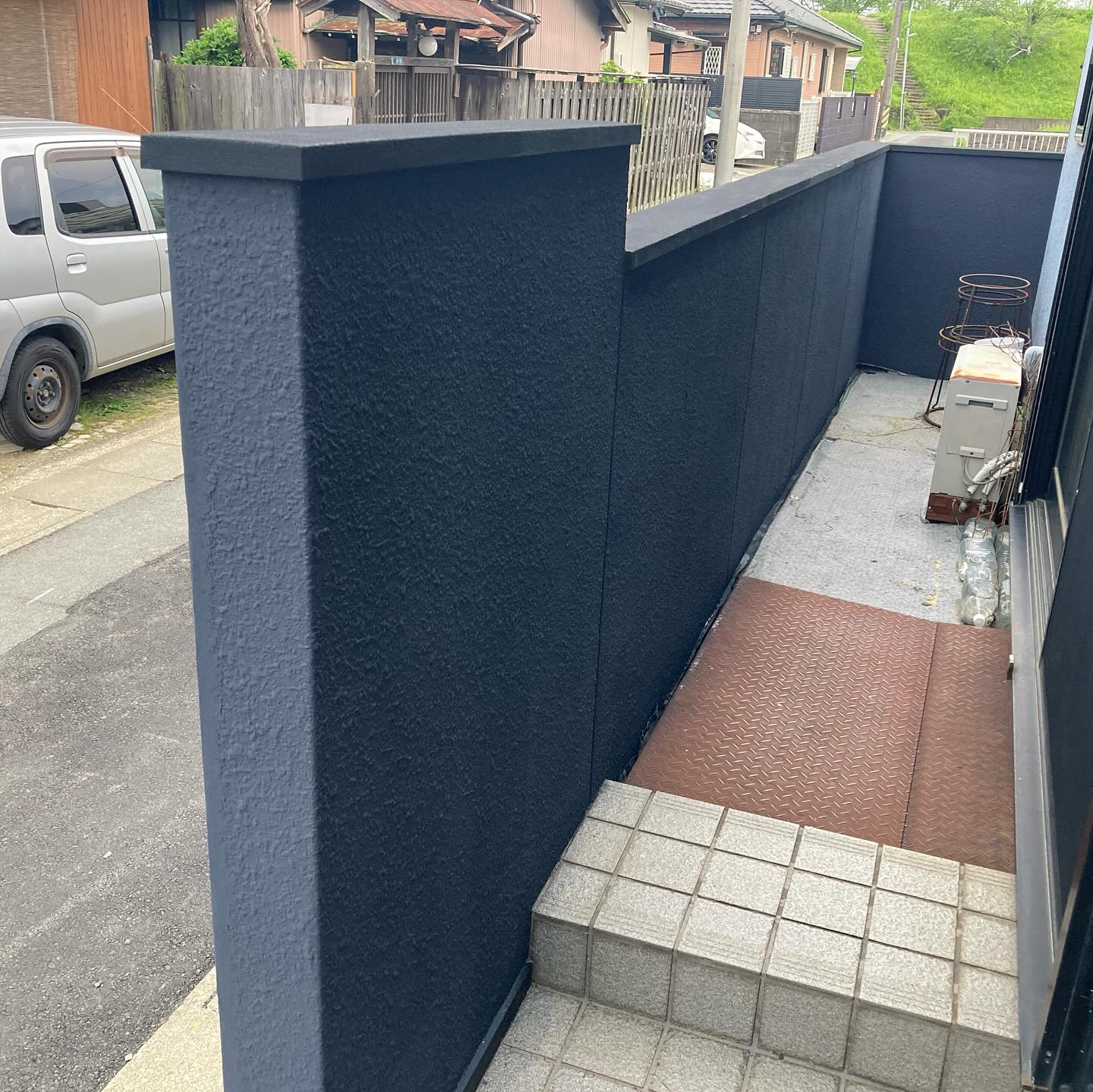 本日、伊勢市にあるＹ様邸の塀塗装が無事完成しました！🎉 