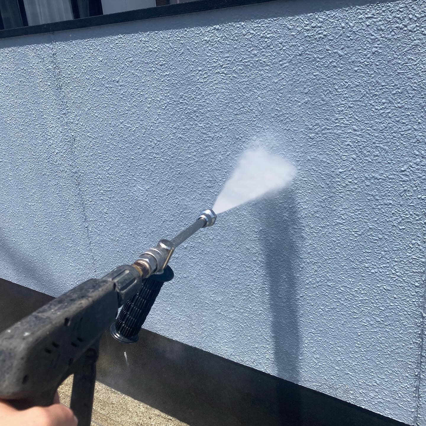 本日、伊勢市にあるＹ様邸の塀塗装が無事完成しました！🎉 