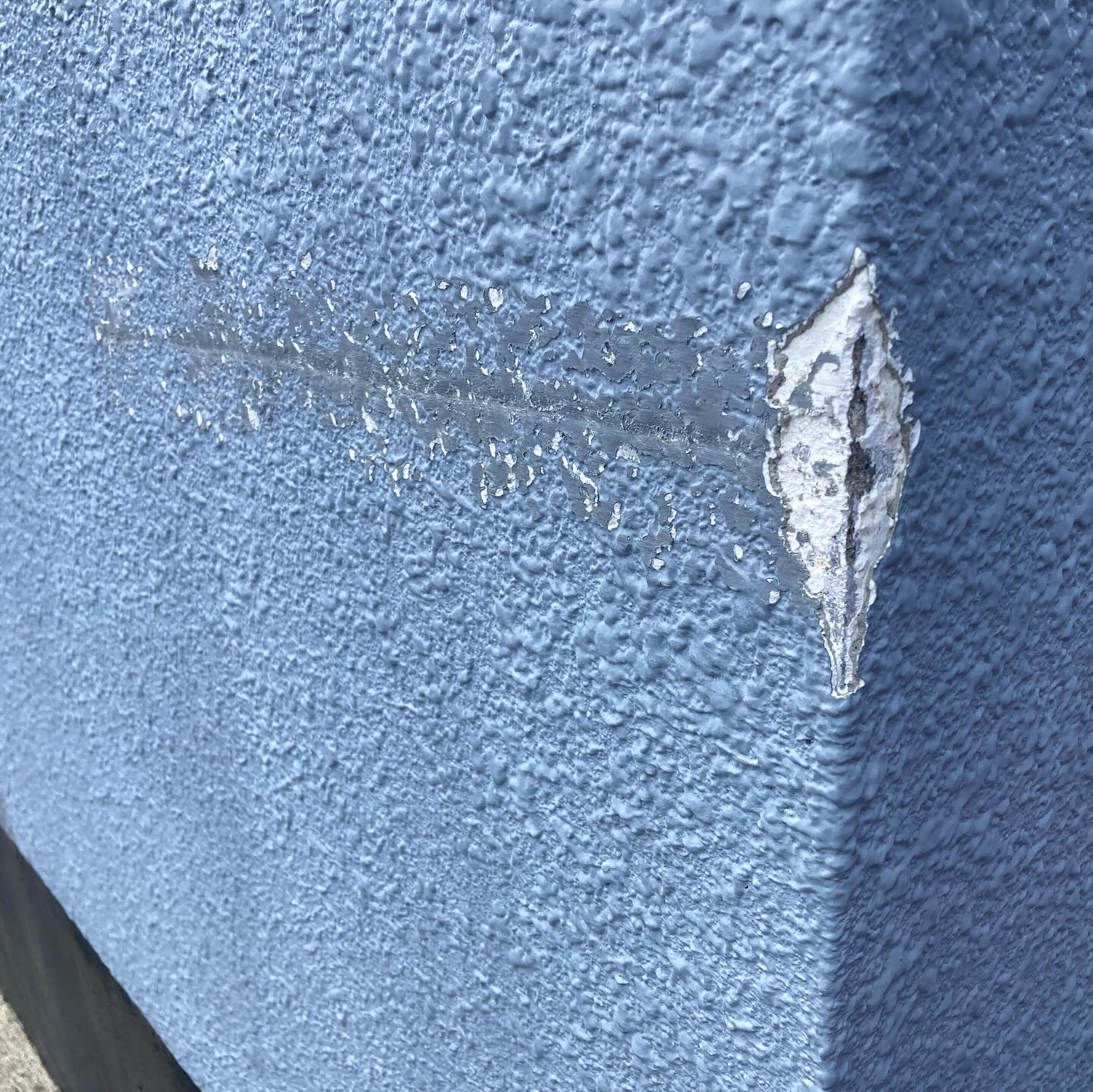 本日、伊勢市にあるＹ様邸の塀塗装が無事完成しました！🎉 