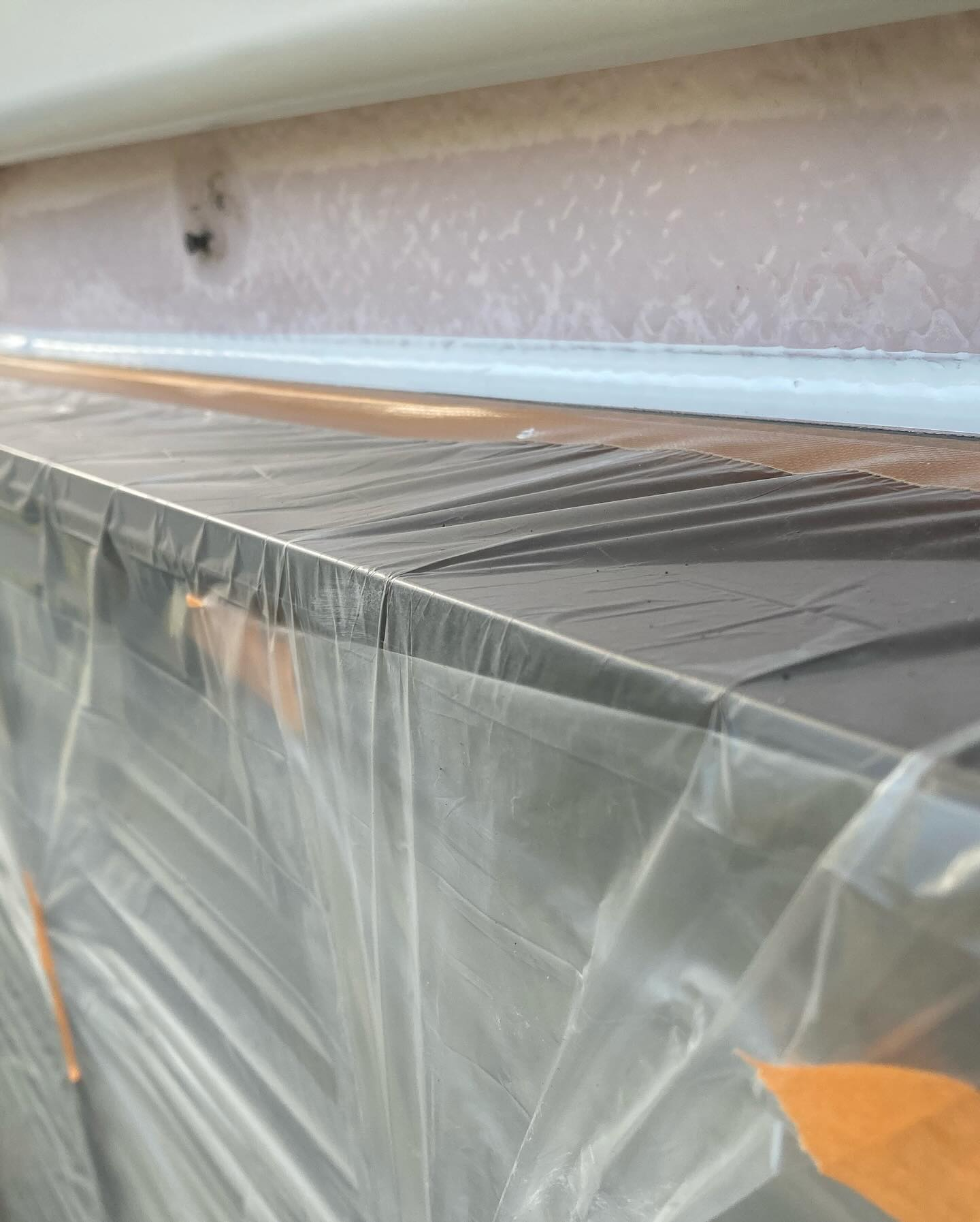 本日は多気郡N様邸にて、先日行ったシーリング打ち替え作業に続...