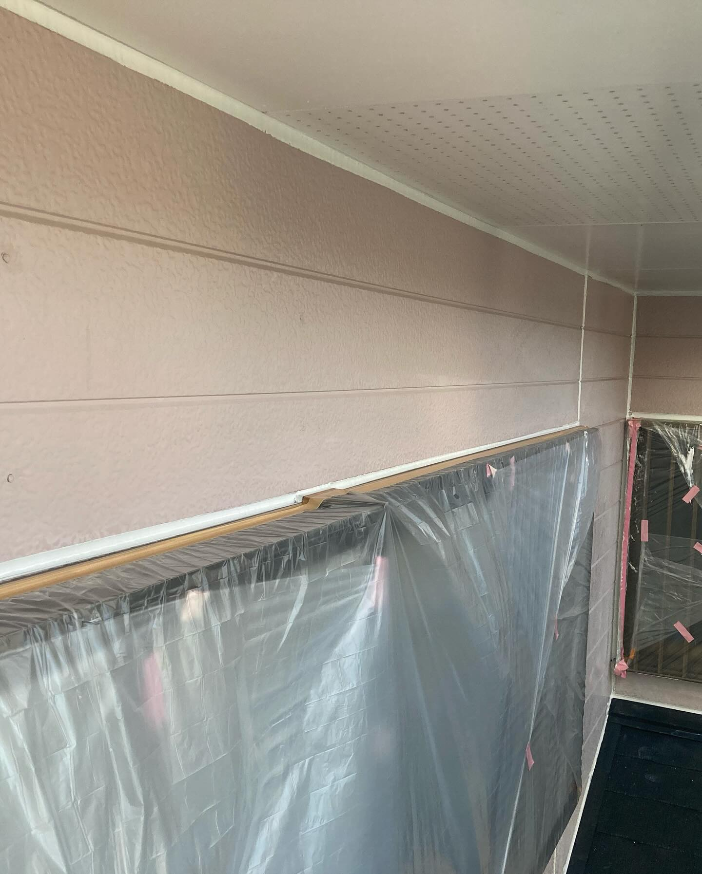 本日は多気郡N様邸にて、先日行ったシーリング打ち替え作業に続...