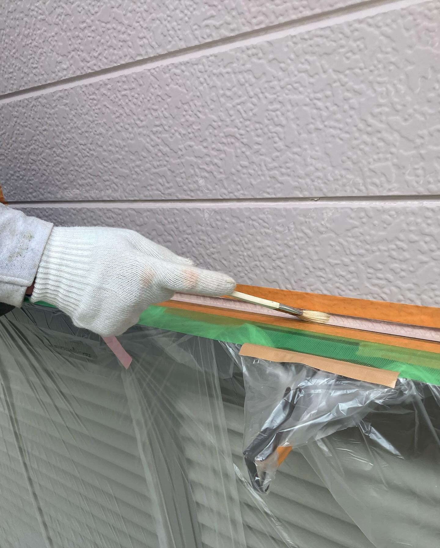 本日は多気郡N様邸にて、先日行ったシーリング打ち替え作業に続...