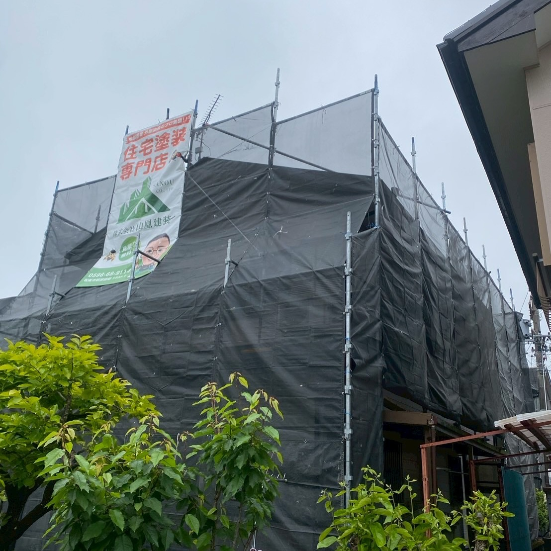 多気郡のN様邸にて、外壁と屋根の塗装工事が無事に完工いたしま...