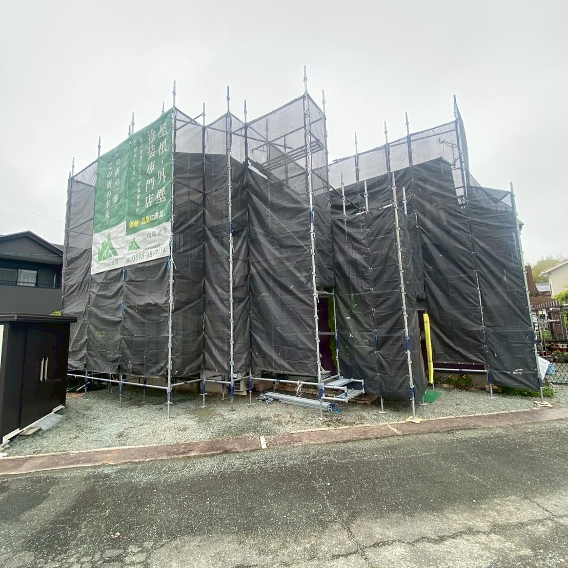 多気郡のN様邸にて、外壁と屋根の塗装工事が無事に完工いたしま...