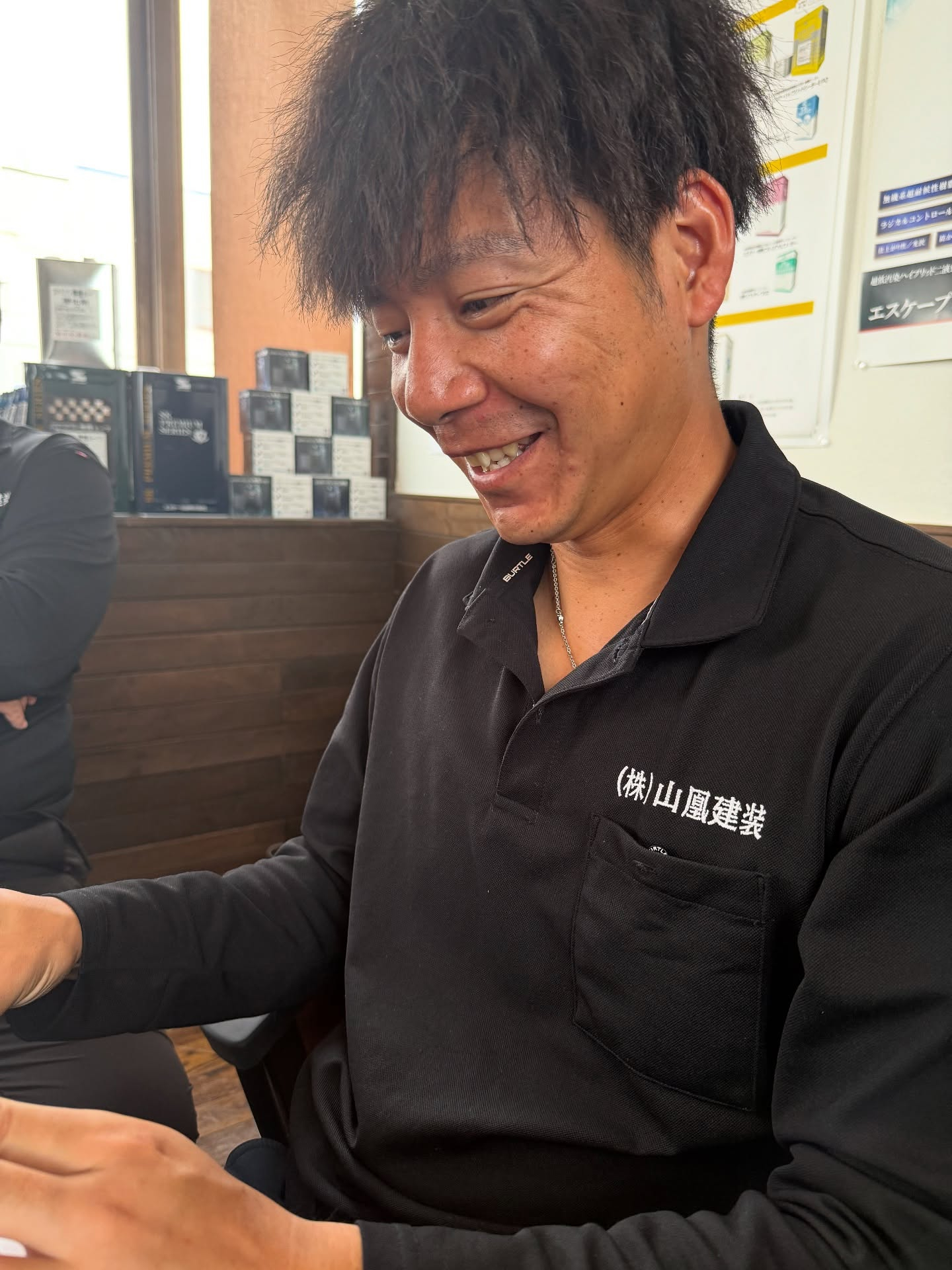 本日は、我が社の新たな活躍が期待される新入社員、岩田さんをご...