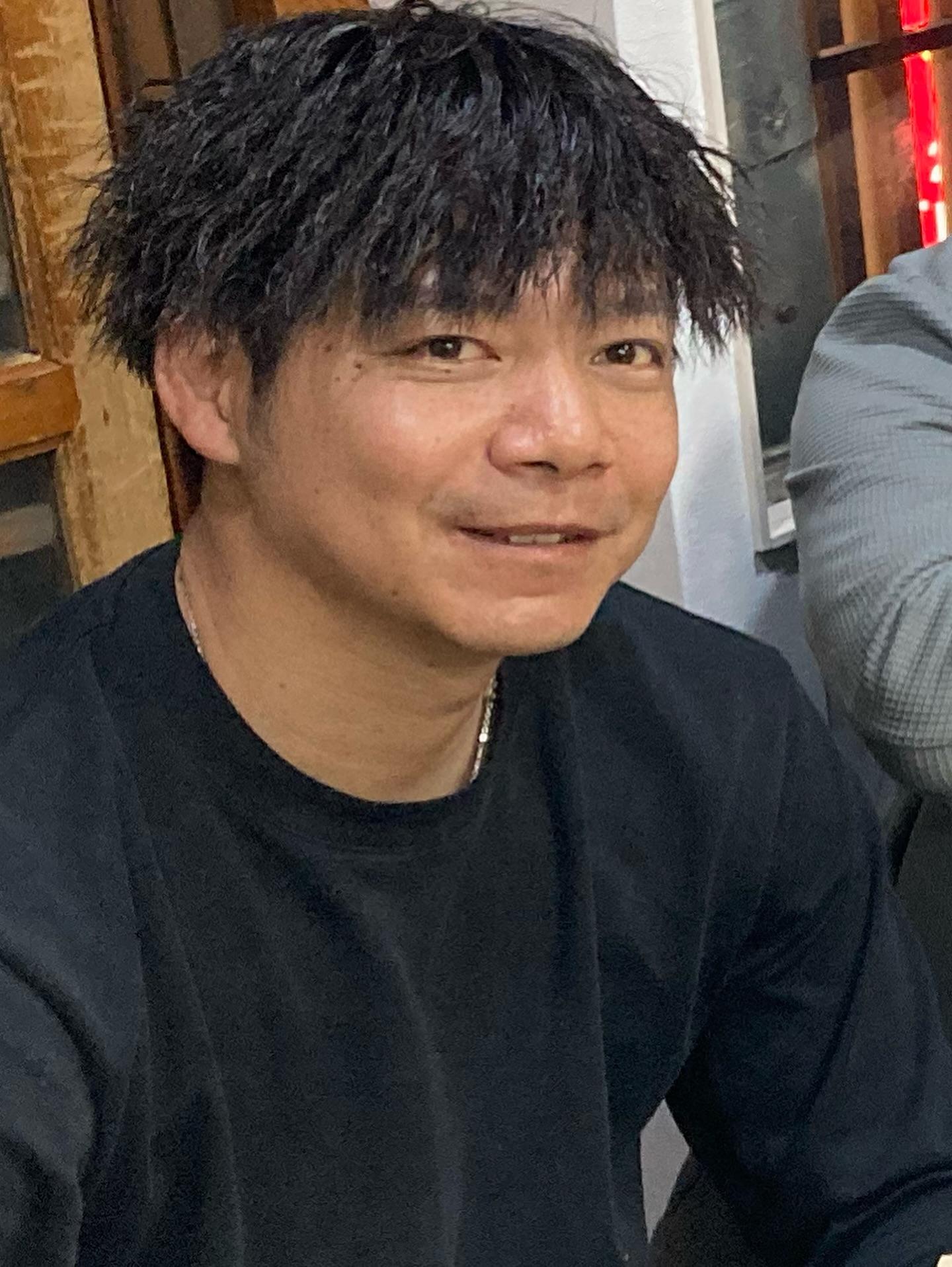 本日は、我が社の新たな活躍が期待される新入社員、岩田さんをご...