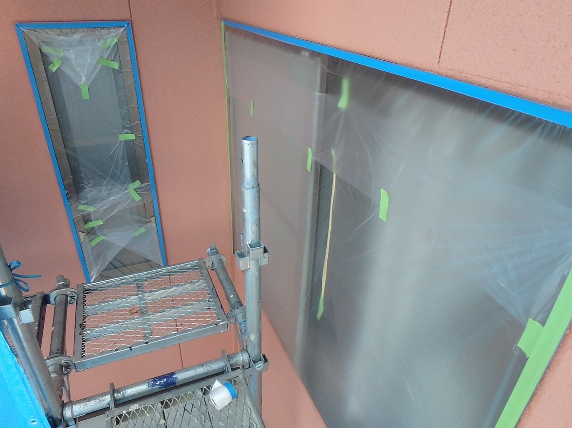 松阪市平成町にあるK様邸での塗装工事が、順調に進んでおります...