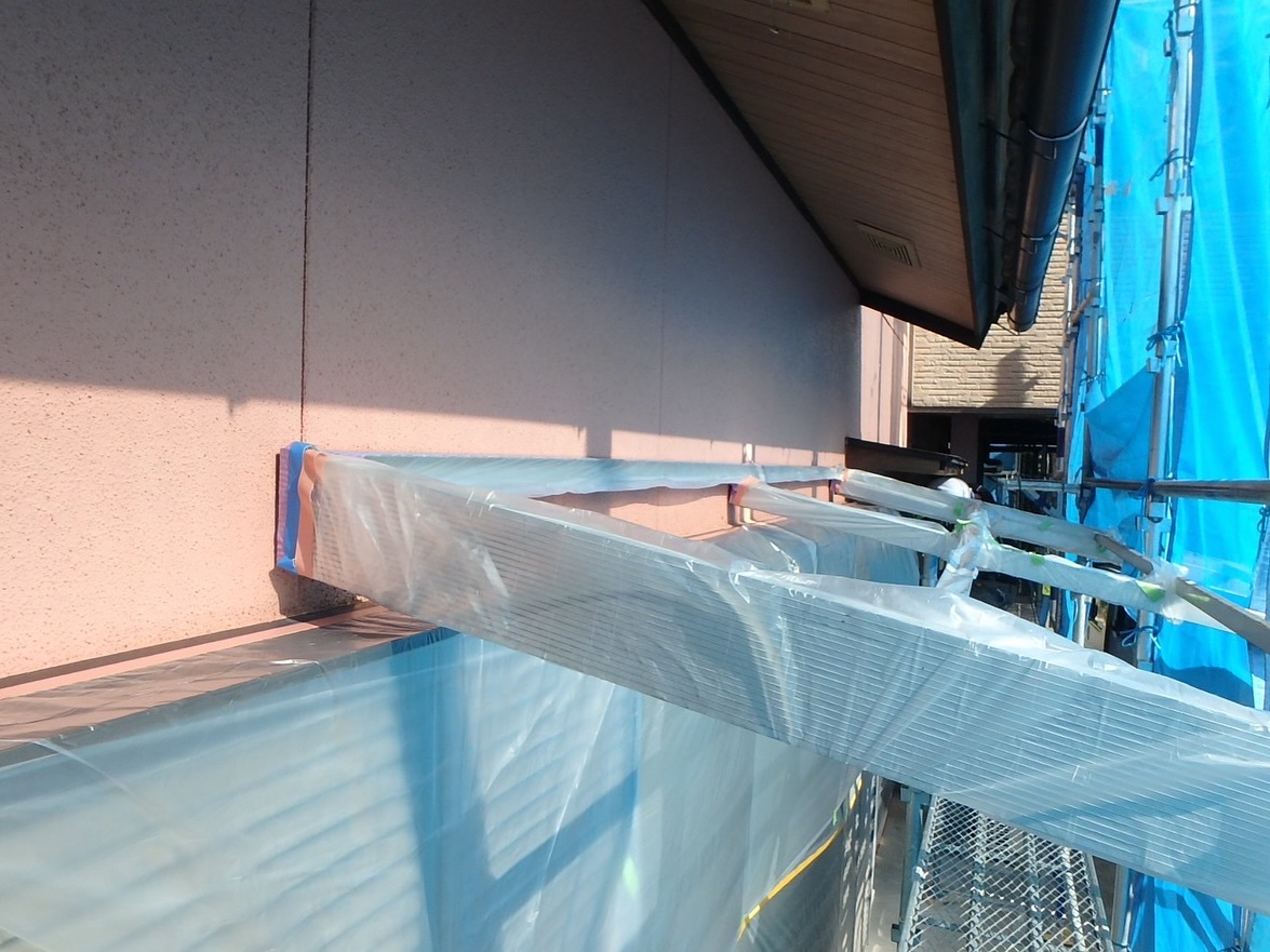 松阪市平成町にあるK様邸での塗装工事が、順調に進んでおります...