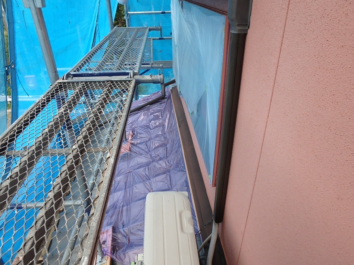 松阪市平成町にあるK様邸での塗装工事が、順調に進んでおります...