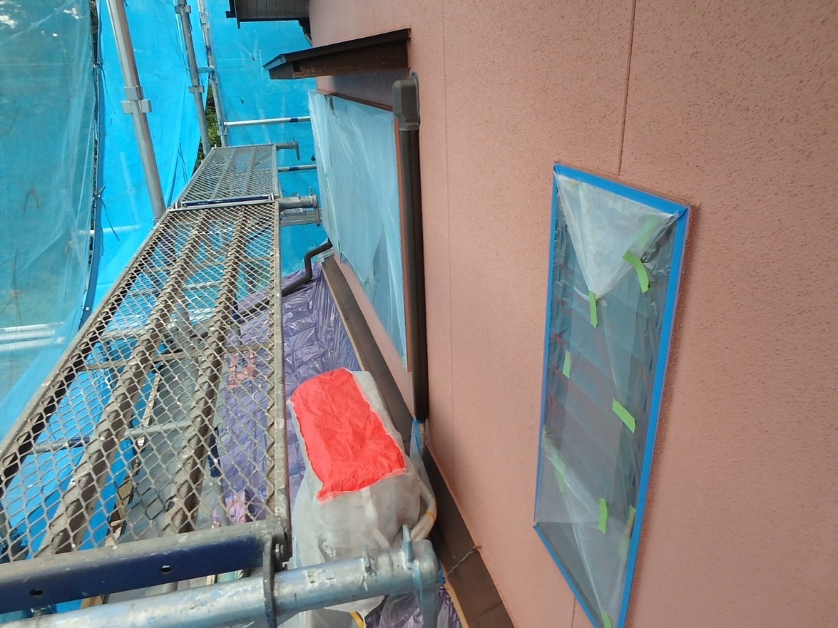 松阪市平成町にあるK様邸での塗装工事が、順調に進んでおります...