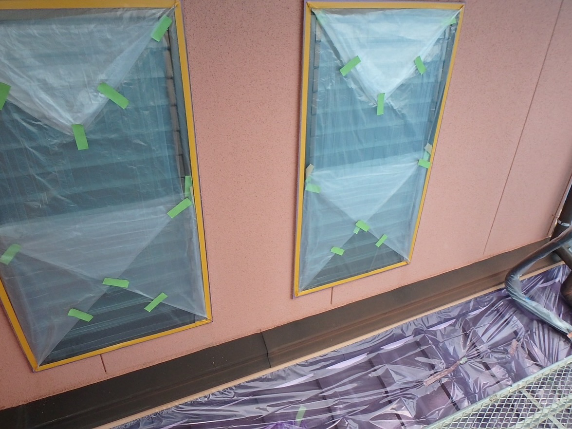 松阪市平成町にあるK様邸での塗装工事が、順調に進んでおります...