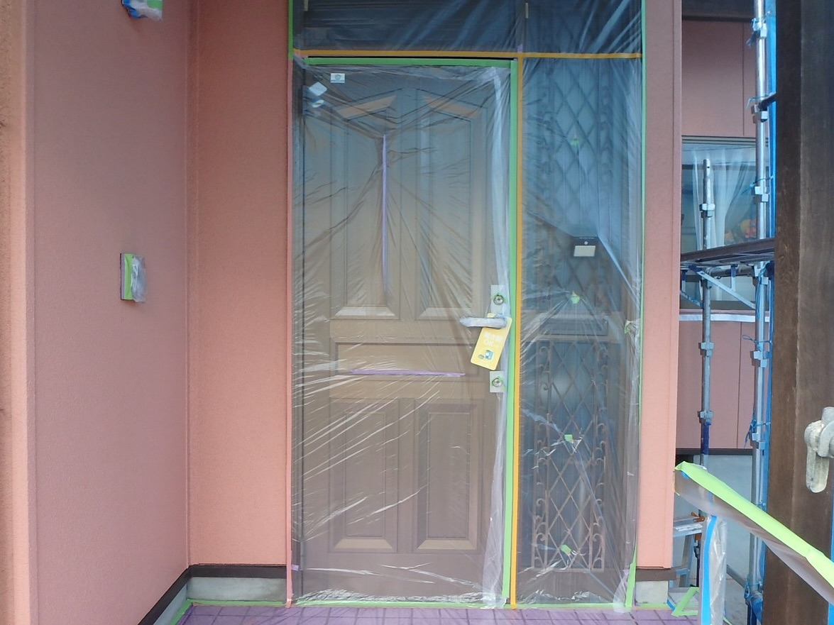 松阪市平成町にあるK様邸での塗装工事が、順調に進んでおります...