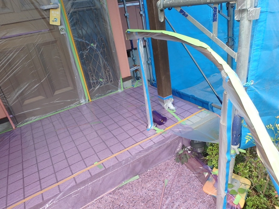 松阪市平成町にあるK様邸での塗装工事が、順調に進んでおります...