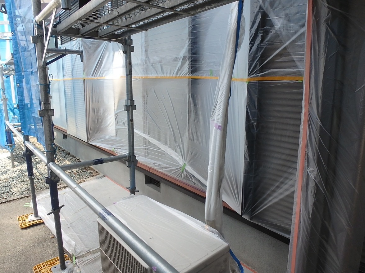 松阪市平成町にあるK様邸での塗装工事が、順調に進んでおります...