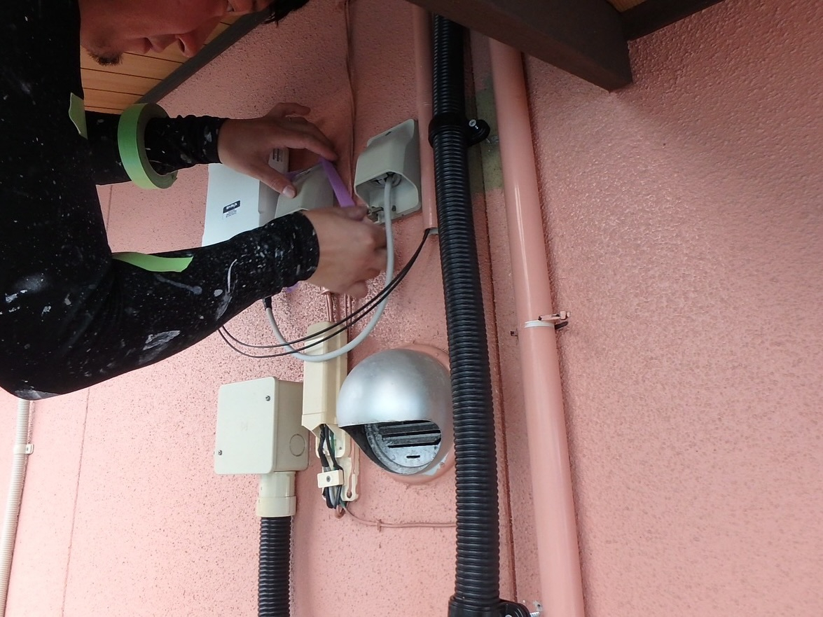 松阪市平成町にあるK様邸での塗装工事が、順調に進んでおります...