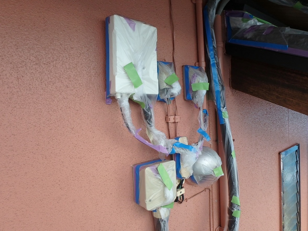 松阪市平成町にあるK様邸での塗装工事が、順調に進んでおります...