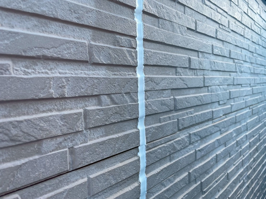 松阪市平成町のK様邸の外壁塗装が終盤に差し掛かっています!