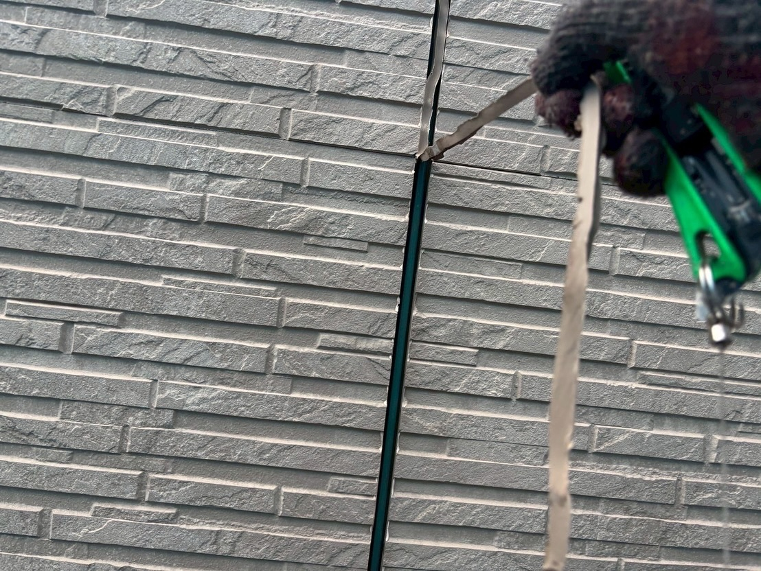 松阪市平成町のK様邸の外壁塗装が終盤に差し掛かっています!