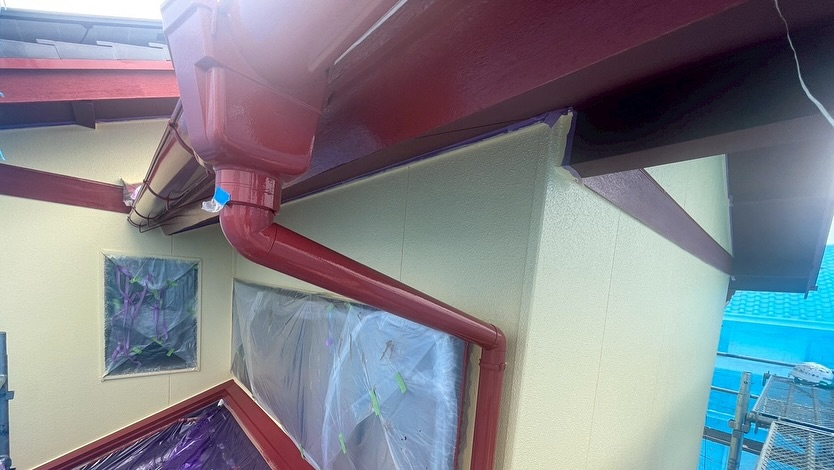 今回ご紹介するのは、松阪市K様邸で行った【付帯部・軒天塗装工...