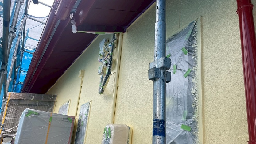 今回ご紹介するのは、松阪市K様邸で行った【付帯部・軒天塗装工...